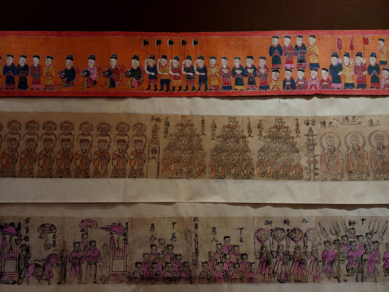 Công chúng vô cùng xúc động trước những câu chuyện được kể bằng hiện vật. Công chúng vô cùng xúc động trước những câu chuyện được kể bằng hiện vật.