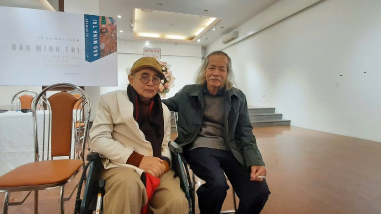 Họa sĩ Đào Minh Tri (trái) và họa sĩ Lương Xuân Đoàn.