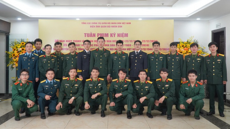 Cán bộ, chiến sĩ Đoàn 871 đến tham dự Tuần phim.