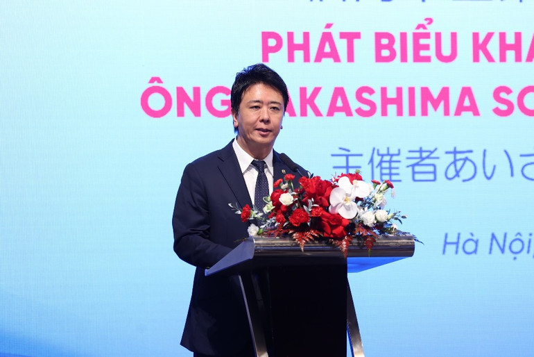 Thị trưởng Thành phố Fukuoka Takashima Soichiro phát biểu.