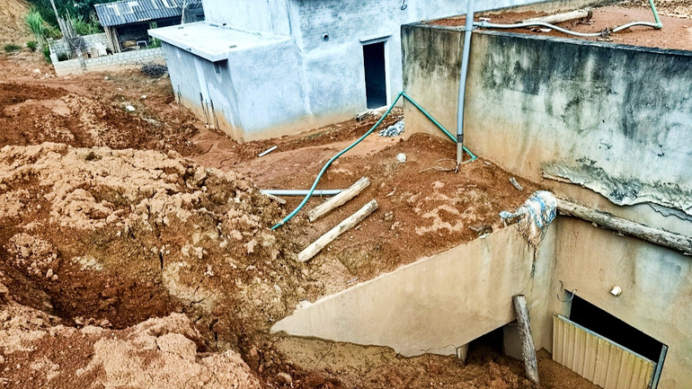 Nhiều quy định làm việc xử lý sạt lở ở xóm Thái Trung, xã Quy Kỳ, huyện Định Hóa bị chậm, ảnh hưởng đời sống người dân. Nhiều quy định làm việc xử lý sạt lở ở xóm Thái Trung, xã Quy Kỳ, huyện Định Hóa bị chậm, ảnh hưởng đời sống người dân.