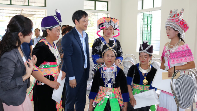 Người dân đăng kí tham gia trồng thử nghiệm tỏi Sanuki. (Ảnh: JICA) Người dân đăng kí tham gia trồng thử nghiệm tỏi Sanuki. (Ảnh: JICA)