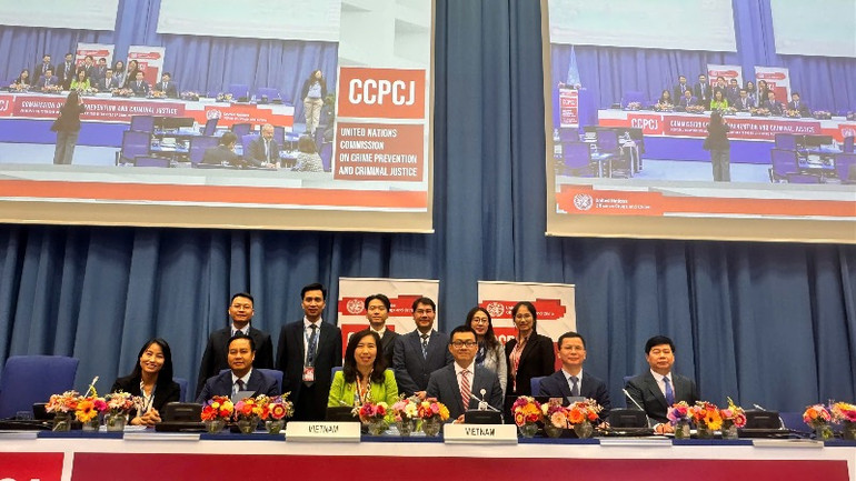 Đoàn Việt Nam tham dự kỳ họp thứ 34 Ủy ban Ngăn ngừa tội phạm và tư pháp hình sự (CCPCJ34) tại Vienna, Áo. (Ảnh: BNG)