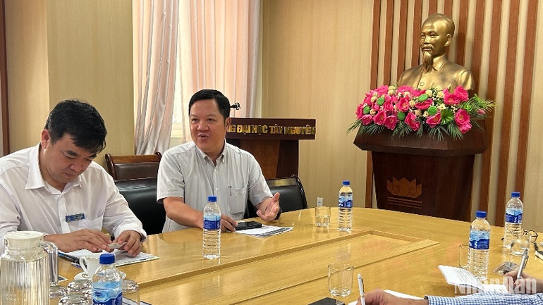 TS. Phan Việt Hà, Phó Viện trưởng WASI, chia sẻ cùng đoàn công tác Tổng lãnh sự quán Australia tại Thành phố Hồ Chí Minh về Diễn đàn đổi mới sáng tạo. (Ảnh: HẢI YẾN) TS. Phan Việt Hà, Phó Viện trưởng WASI, chia sẻ cùng đoàn công tác Tổng lãnh sự quán Australia tại Thành phố Hồ Chí Minh về Diễn đàn đổi mới sáng tạo. (Ảnh: HẢI YẾN)