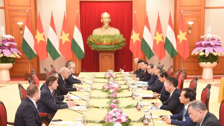 Quang cảnh buổi tiếp tại Trụ sở Trung ương Đảng. (Ảnh: TRẦN HẢI) Quang cảnh buổi tiếp tại Trụ sở Trung ương Đảng. (Ảnh: TRẦN HẢI)