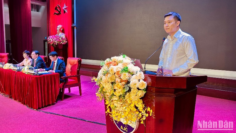 Ông Nguyễn Hoàng Nhật, Phó Trưởng Ban Nhân Dân điện tử, Báo Nhân Dân, chia sẻ tại sự kiện. (Ảnh: HẢI YẾN)