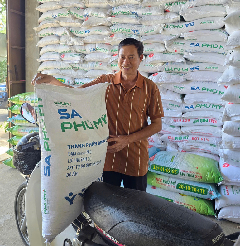 Phú Mỹ cung ứng gần nửa triệu tấn phân bón cho vụ hè thu/mùa mưa. Phú Mỹ cung ứng gần nửa triệu tấn phân bón cho vụ hè thu/mùa mưa.