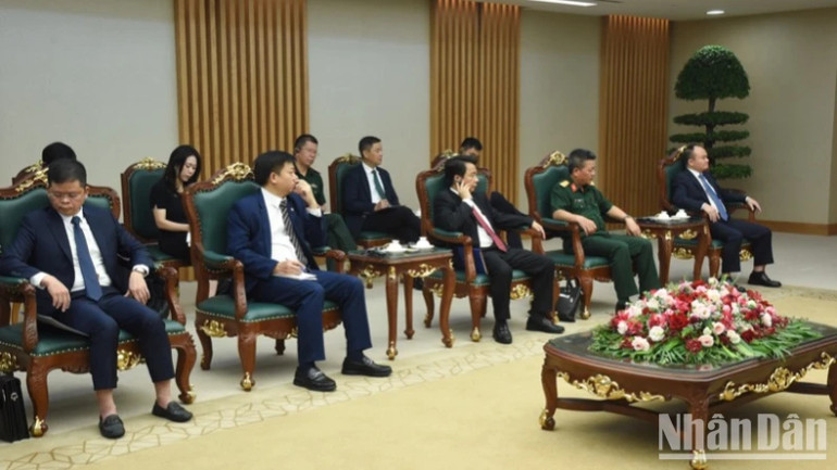 Các đại biểu phía Trung Quốc tham dự buổi tiếp. (Ảnh: TRẦN HẢI)