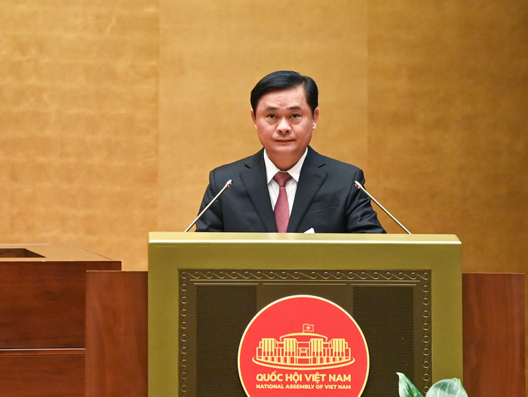 Phó Trưởng Ban Thường trực Ban Kinh tế Trung ương Thái Thanh Quý trình bày báo cáo tóm tắt. (Ảnh Duy Linh)