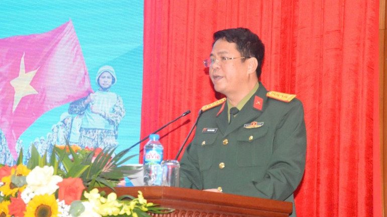 Đại tá Phạm Văn Trường, Giám đốc, Tổng Biên tập Nhà xuất bản Quân đội nhân dân phát biểu tại lễ ra mắt sách.