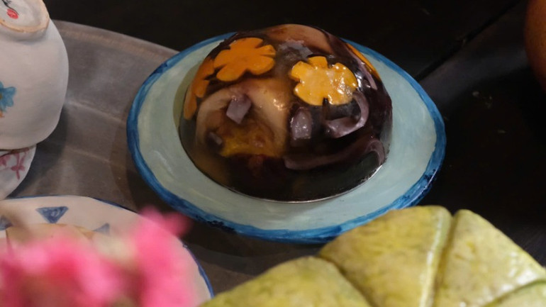 Tạo hình món thịt đông quen thuộc của Tết miền bắc. Tạo hình món thịt đông quen thuộc của Tết miền bắc.