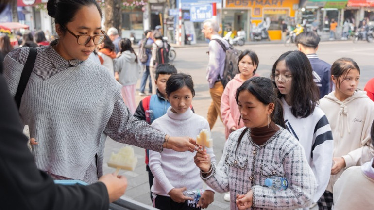 Các em luôn được quan tâm, yêu thương từ những điều nhỏ nhất. Các em luôn được quan tâm, yêu thương từ những điều nhỏ nhất.