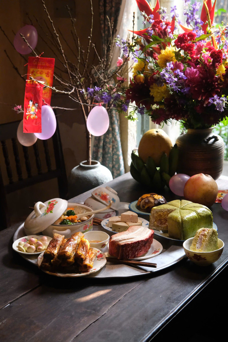 Mâm cỗ Tết được nghệ nhân Thùy Dương tạo hình hoàn toàn bằng nguyên liệu làm bánh. Mâm cỗ Tết được nghệ nhân Thùy Dương tạo hình hoàn toàn bằng nguyên liệu làm bánh.