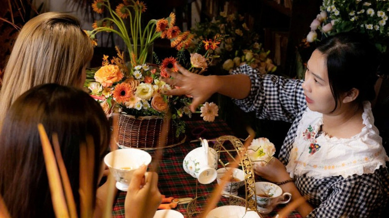 Các lớp học cắm hoa mang đến cho học viên sự thư giãn và thắp lửa đam mê.