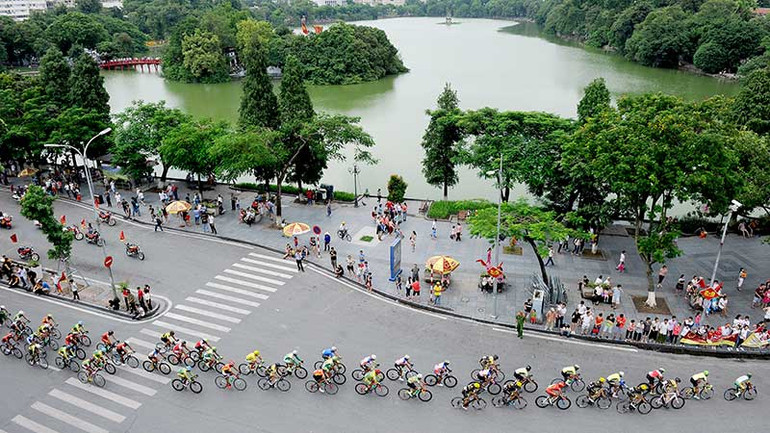 Không gian xanh khu vực hồ Hoàn Kiếm (Hà Nội) là địa điểm thường xuyên tổ chức các hoạt động văn hóa, thể thao. (Ảnh ANH SƠN)