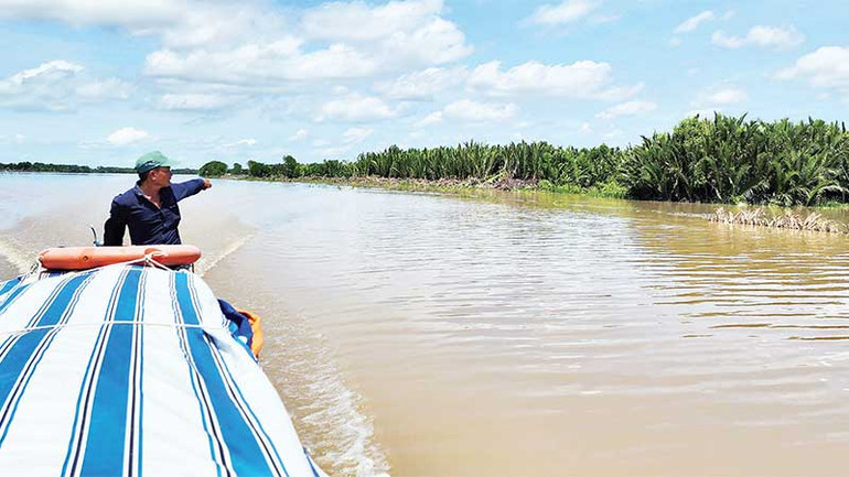 Đầm Đông Hồ đã và đang bị chiếm dụng.