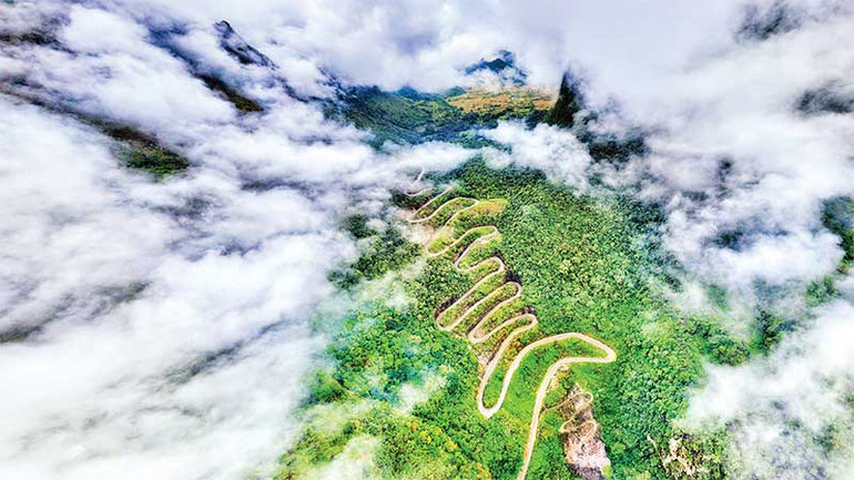 Đèo 14 tầng ở xã Xuân Trường, huyện Bảo Lạc. (Ảnh VŨ MẠNH CƯỜNG)