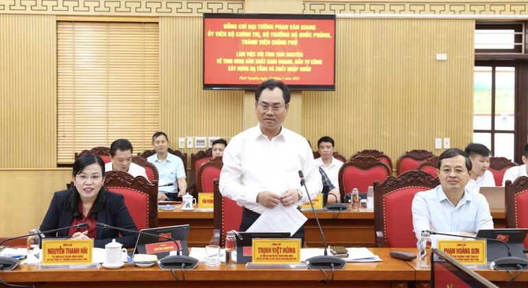 Lãnh đạo tỉnh Thái Nguyên báo cáo kết quả phát triển kinh tế-xã hội, đề xuất, kiến nghị tháo gỡ khó khăn, vướng mắc về cơ chế. Lãnh đạo tỉnh Thái Nguyên báo cáo kết quả phát triển kinh tế-xã hội, đề xuất, kiến nghị tháo gỡ khó khăn, vướng mắc về cơ chế.