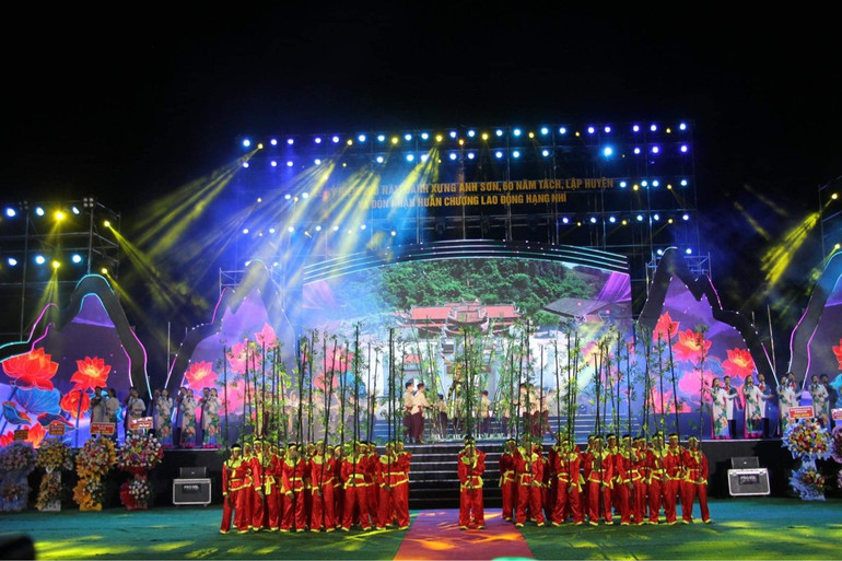 Chương trình biểu diễn tại buổi lễ.