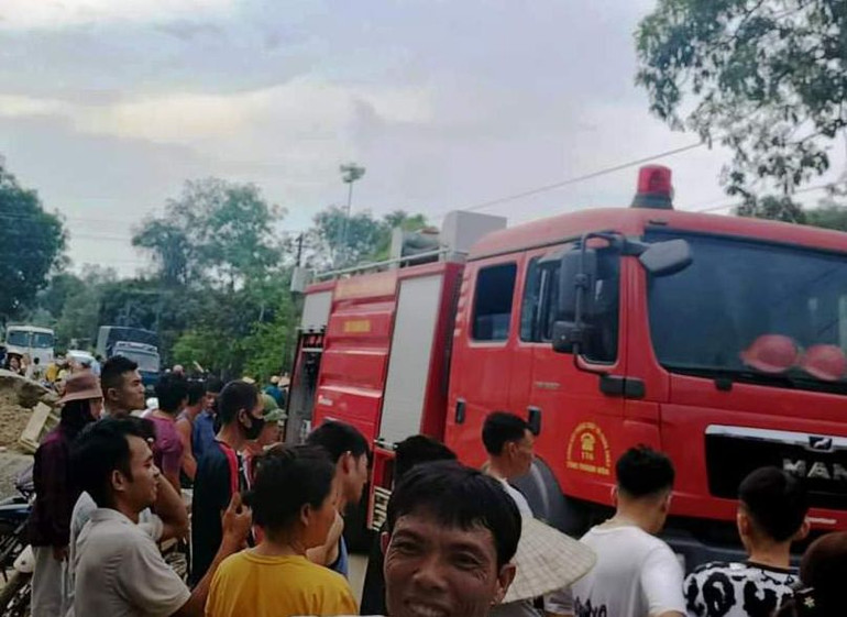 Phương tiện chuyên dụng hỗ trợ nhân lực chữa cháy. Phương tiện chuyên dụng hỗ trợ nhân lực chữa cháy.