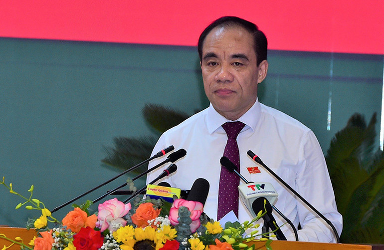 Đồng chí Chẩu Văn Lâm, Ủy viên Trung ương Đảng, Bí thư Tỉnh ủy, Trưởng Đoàn đại biểu Quốc hội tỉnh Tuyên Quang phát biểu tại kỳ họp.