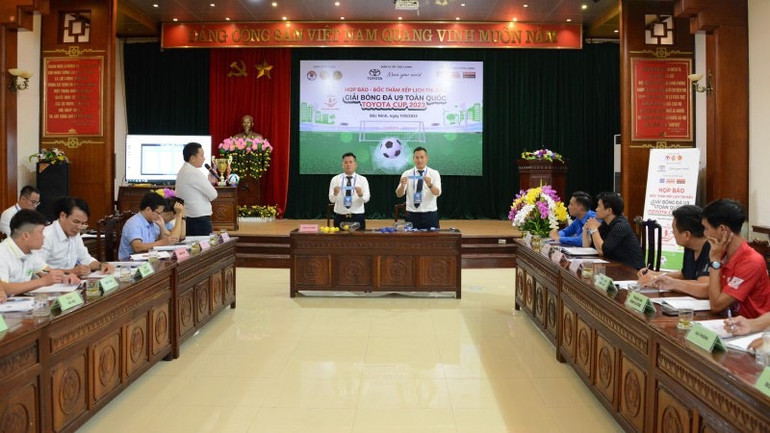 Ban tổ chức bốc thăm, chia bảng Giải Bóng đá U9 toàn quốc 2023.