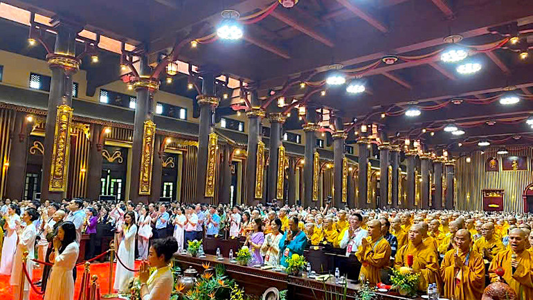 Quang cảnh Lễ an vị xá lợi Đức Phật tại Cung Trúc Lâm Yên Tử. Quang cảnh Lễ an vị xá lợi Đức Phật tại Cung Trúc Lâm Yên Tử.