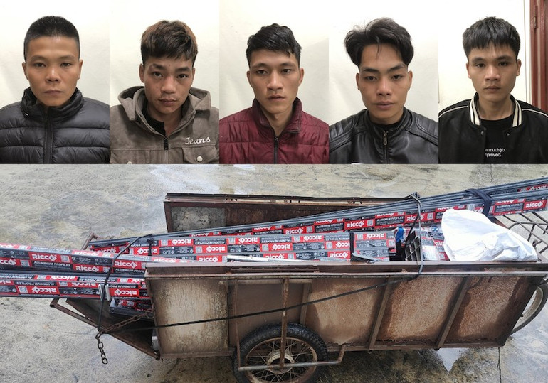 Các đối tượng trộm cắp và tang vật tại cơ quan Công an. Các đối tượng trộm cắp và tang vật tại cơ quan Công an.