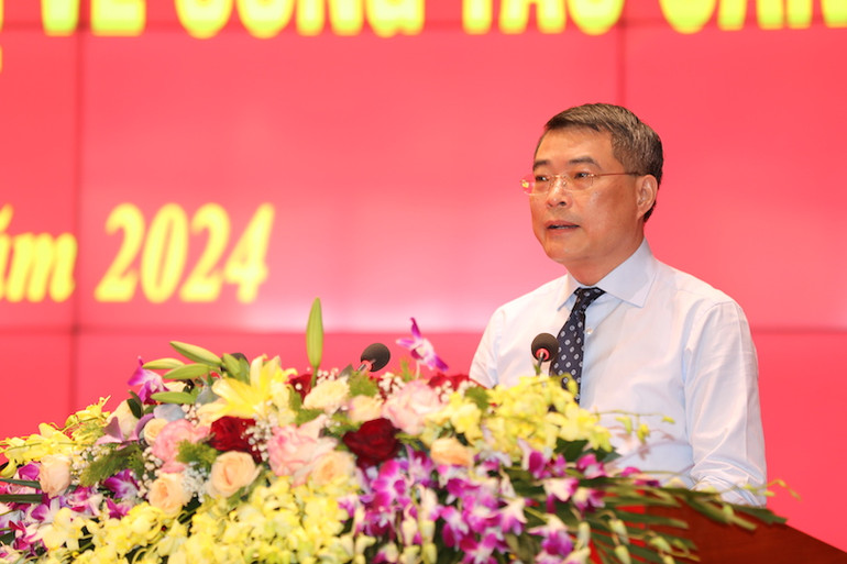 Đồng chí Lê Minh Hưng, Ủy viên Bộ Chính trị, Bí thư Trung ương Đảng, Trưởng Ban Tổ chức Trung ương phát biểu tại hội nghị. Đồng chí Lê Minh Hưng, Ủy viên Bộ Chính trị, Bí thư Trung ương Đảng, Trưởng Ban Tổ chức Trung ương phát biểu tại hội nghị.