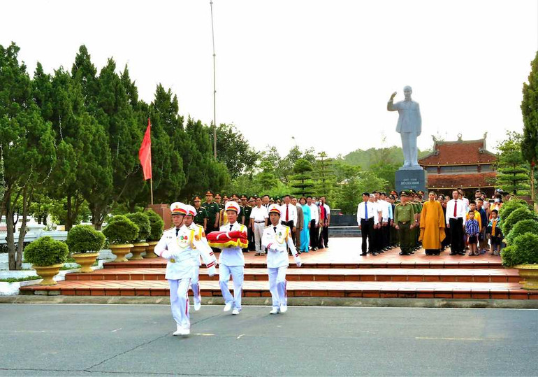 Lễ thượng cờ Tổ quốc trên đảo Cô Tô.