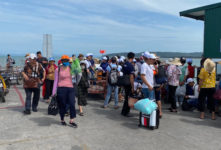 Cô Tô ngày càng thu hút khách du lịch trong nước và quốc tế lên đảo khám phá và trải nghiệm.