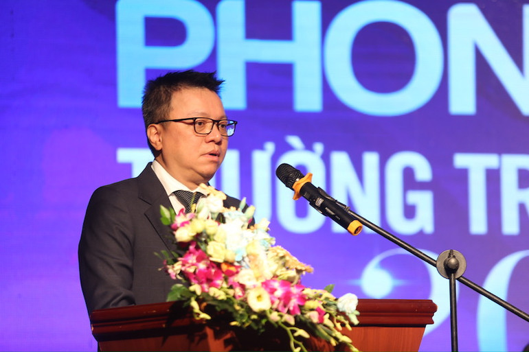 Đồng chí Lê Quốc Minh, Ủy viên Trung ương Đảng, Tổng Biên tập Báo Nhân Dân, Phó Trưởng Ban Tuyên giáo Trung ương, Chủ tịch Hội Nhà báo Việt Nam phát biểu tại Hội nghị. Đồng chí Lê Quốc Minh, Ủy viên Trung ương Đảng, Tổng Biên tập Báo Nhân Dân, Phó Trưởng Ban Tuyên giáo Trung ương, Chủ tịch Hội Nhà báo Việt Nam phát biểu tại Hội nghị.