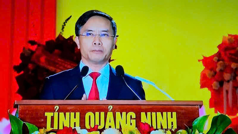 Đồng chí Phạm Đức Ấn, Chủ tịch Ủy ban nhân dân tỉnh Quảng Ninh trình bày Diễn văn tại lễ kỷ niệm 70 năm Ngày giải phóng Vùng mỏ. Đồng chí Phạm Đức Ấn, Chủ tịch Ủy ban nhân dân tỉnh Quảng Ninh trình bày Diễn văn tại lễ kỷ niệm 70 năm Ngày giải phóng Vùng mỏ.