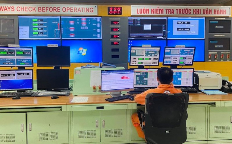 Phòng điều khiển trung tâm tại thời điểm sản lượng điện đạt 50 tỷ kWh điện.