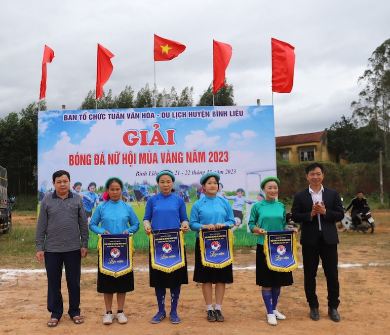 Khai mạc Giải bóng đá nữ Hội mùa vàng năm 2023. Khai mạc Giải bóng đá nữ Hội mùa vàng năm 2023.