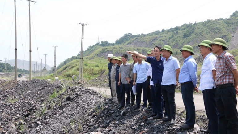 Lãnh đạo TKV kiểm tra công tác phòng chống bão số 3 tại khu vực bãi thải Nam Khe Tam, Công ty than Dương Huy.