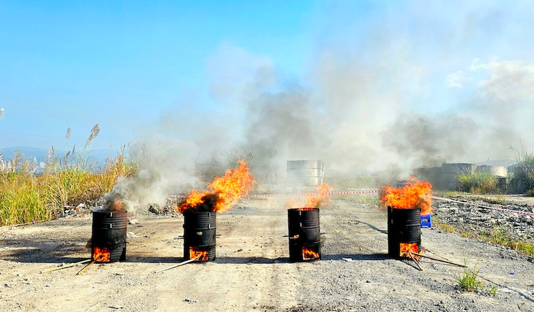 Toàn bộ vật chứng của 2 vụ án mua bán trái phép chất ma túy được tiêu hủy đúng quy định.