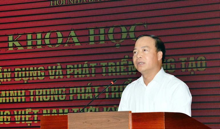 Phó Giáo sư, Tiến sĩ Mai Đức Ngọc phát biểu tại Tọa đàm.