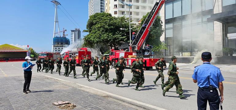 Lực lượng quân đội tham gia cứu nạn, cứu hộ.