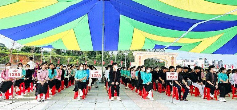 Các em học sinh Trường Trung học phổ thông Bình Liêu trong ngày khai giảng năm học mới 2023-2024.