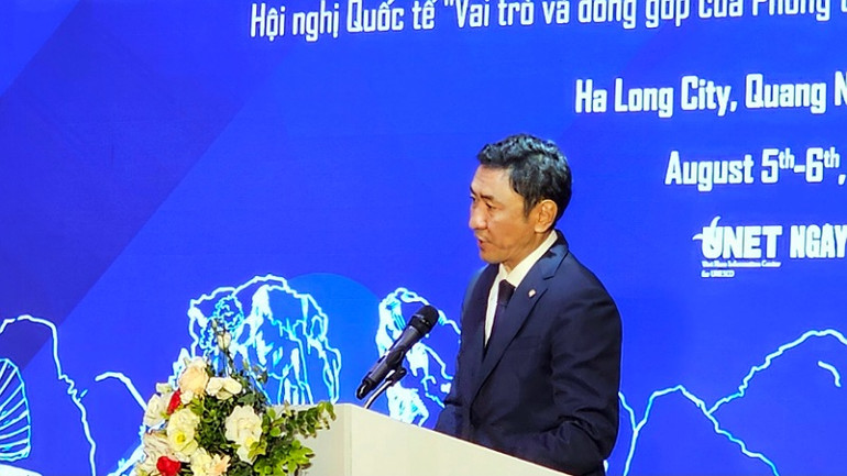 Ông Bolat Akchulakov, Chủ tịch Liên hiệp các hội UNESCO Thế giới phát biểu tại hội nghị.