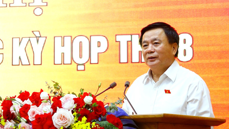 Đồng chí Nguyễn Xuân Thắng phát biểu tại buổi tiếp xúc cử tri thành phố Cẩm Phả.