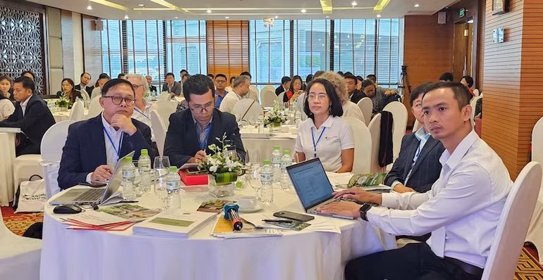 Các đại biểu tham dự hội thảo. Các đại biểu tham dự hội thảo.