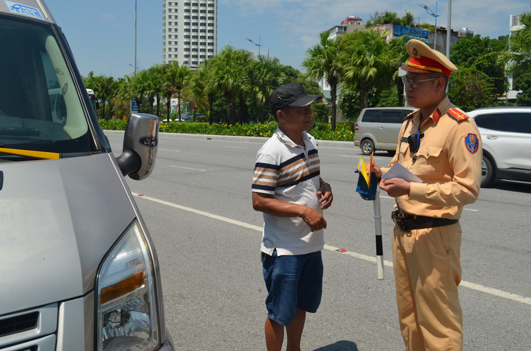 Công an Quảng Ninh xử lý nghiêm các trường hợp vi phạm về trật tự an toàn giao thông.
