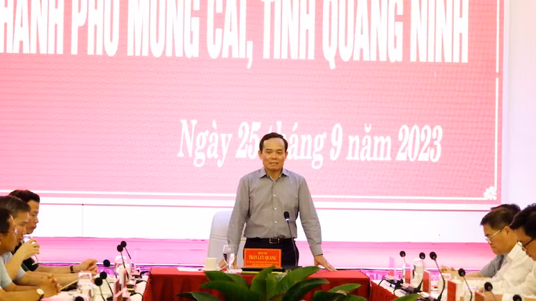 Phó Thủ tướng Trần Lưu Quang phát biểu kết luận tại buổi làm việc với tỉnh Quảng Ninh. Phó Thủ tướng Trần Lưu Quang phát biểu kết luận tại buổi làm việc với tỉnh Quảng Ninh.