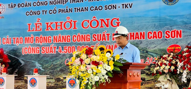 Giám đốc Công ty Cổ phần Than Cao Sơn - TKV Phạm Quốc Việt phát biểu tại buổi lễ.