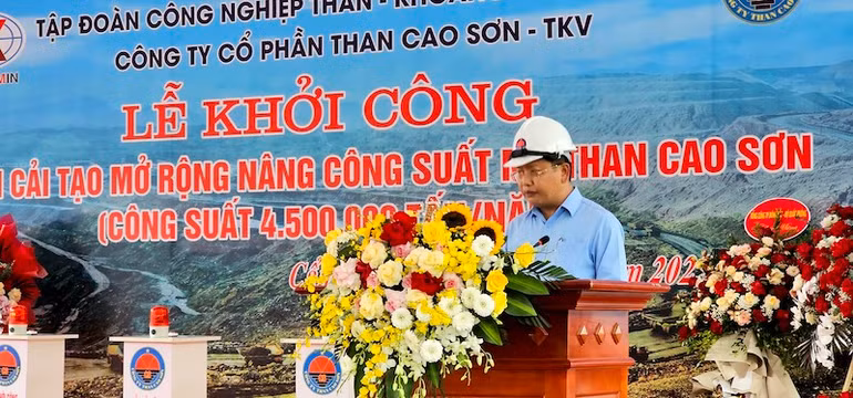 Giám đốc Công ty Cổ phần Than Cao Sơn - TKV Phạm Quốc Việt phát biểu tại buổi lễ.