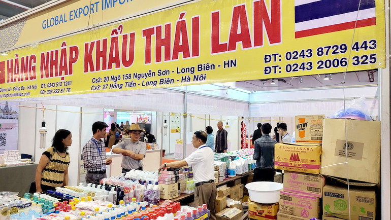 Các sản phẩm của Thái Lan thu hút sự quan tâm của nhiều người dân Quảng Ninh.