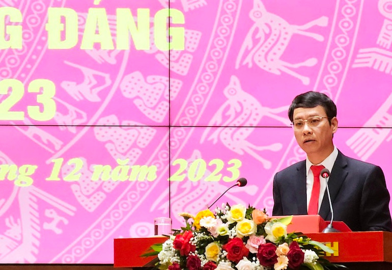 Trưởng Ban Tuyên giáo Tỉnh ủy Quảng Ninh Nguyễn Hồng Dương phát biểu tại hội nghị. Trưởng Ban Tuyên giáo Tỉnh ủy Quảng Ninh Nguyễn Hồng Dương phát biểu tại hội nghị.