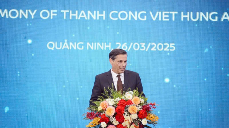 Ông Klaus Zellmer, CEO của Skoda Auto phát biểu tại lễ khánh thành. Ông Klaus Zellmer, CEO của Skoda Auto phát biểu tại lễ khánh thành.